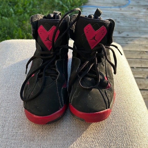 Pink and black Jordan’s - Picture 5 of 7